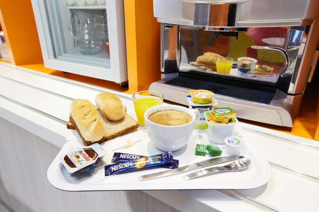 Premiere Classe Montreuil Eksteriør bilde A typical breakfast at a hotel