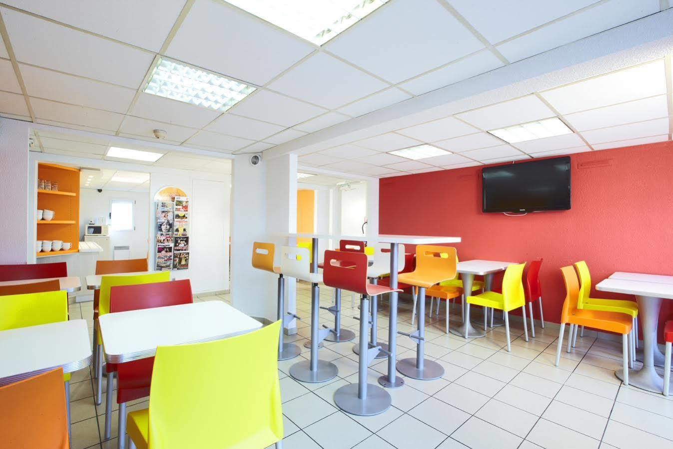 Premiere Classe Montreuil Eksteriør bilde The interior of a typical Ibis budget hotel