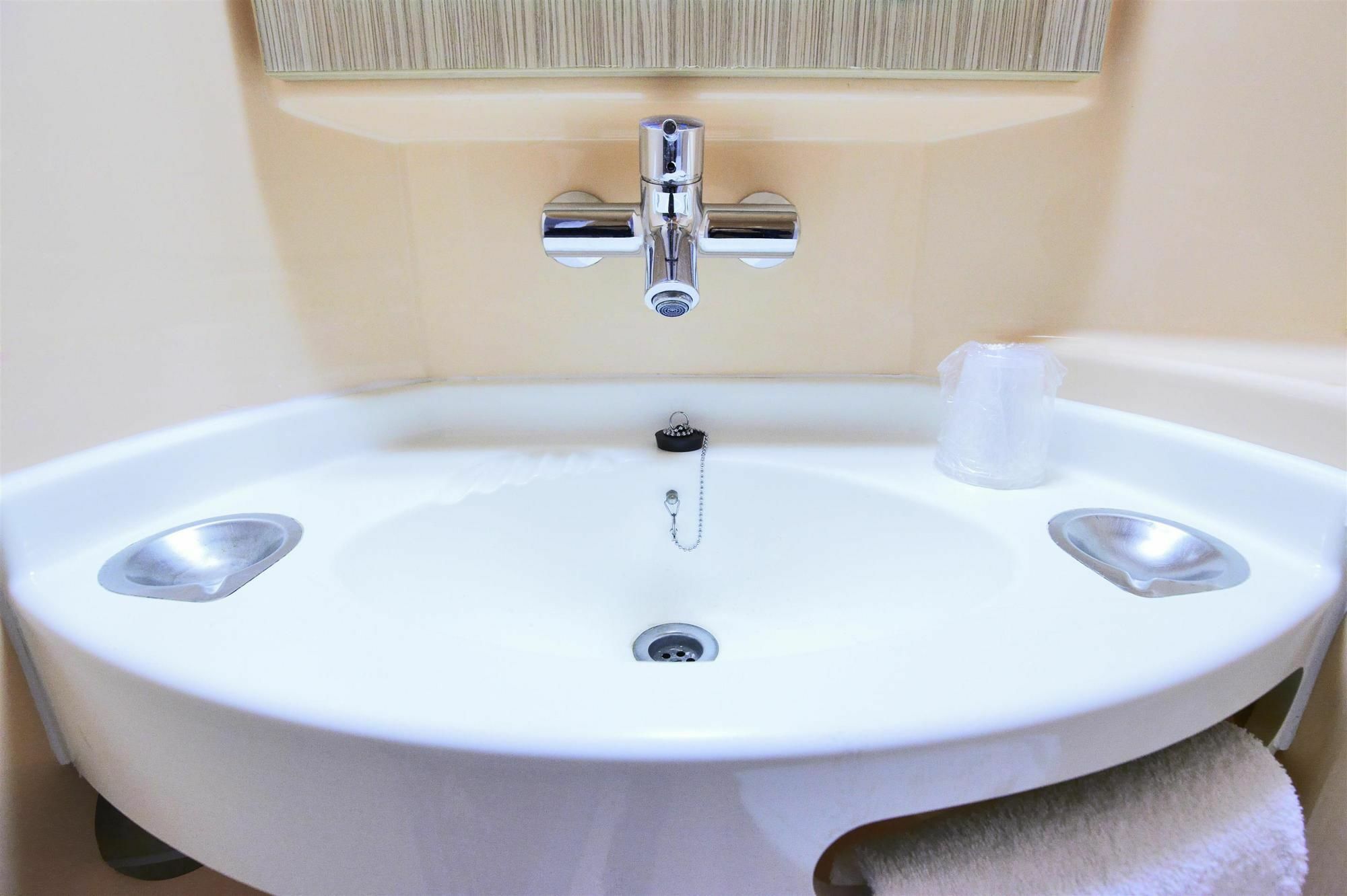 Premiere Classe Montreuil Eksteriør bilde A modern lavatory