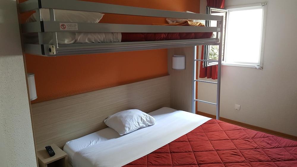 Premiere Classe Montreuil Eksteriør bilde A room at the Ibis budget hotel in Paris, France